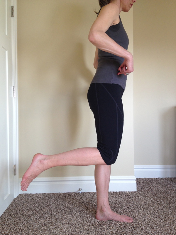 Single leg balance with opposite knee flexion